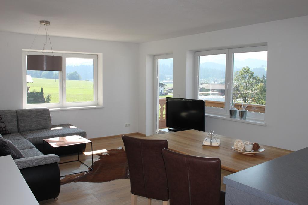 Apartment Am Birkenweg Oberndorf in Tirol Habitación foto